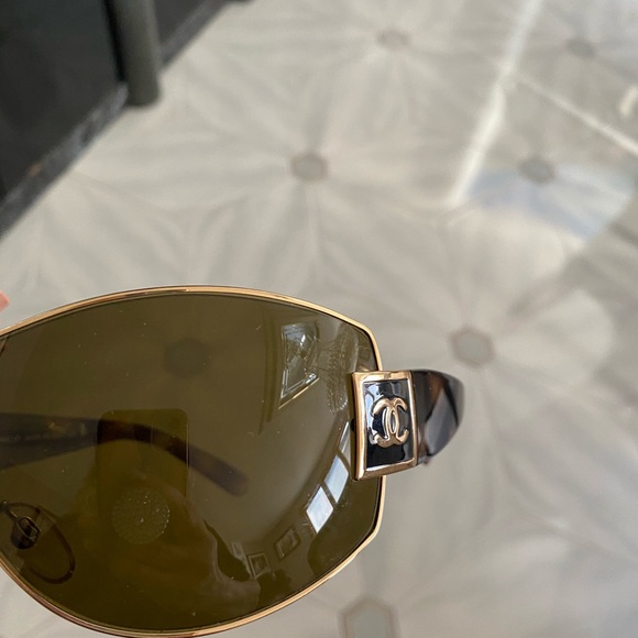 PRICE🔥DROP🔥CHANEL SUNGLASSES 100%AUTHENTIC - Picture 8 of 16
